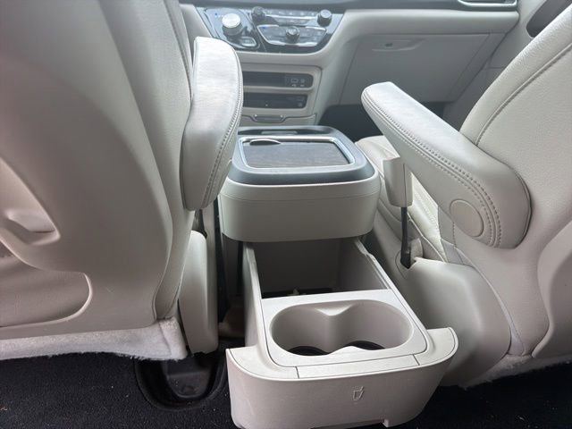 Used 2019 Chrysler Pacifica Touring-L Plus w/ Advanced Safetytec Group FWD image 20