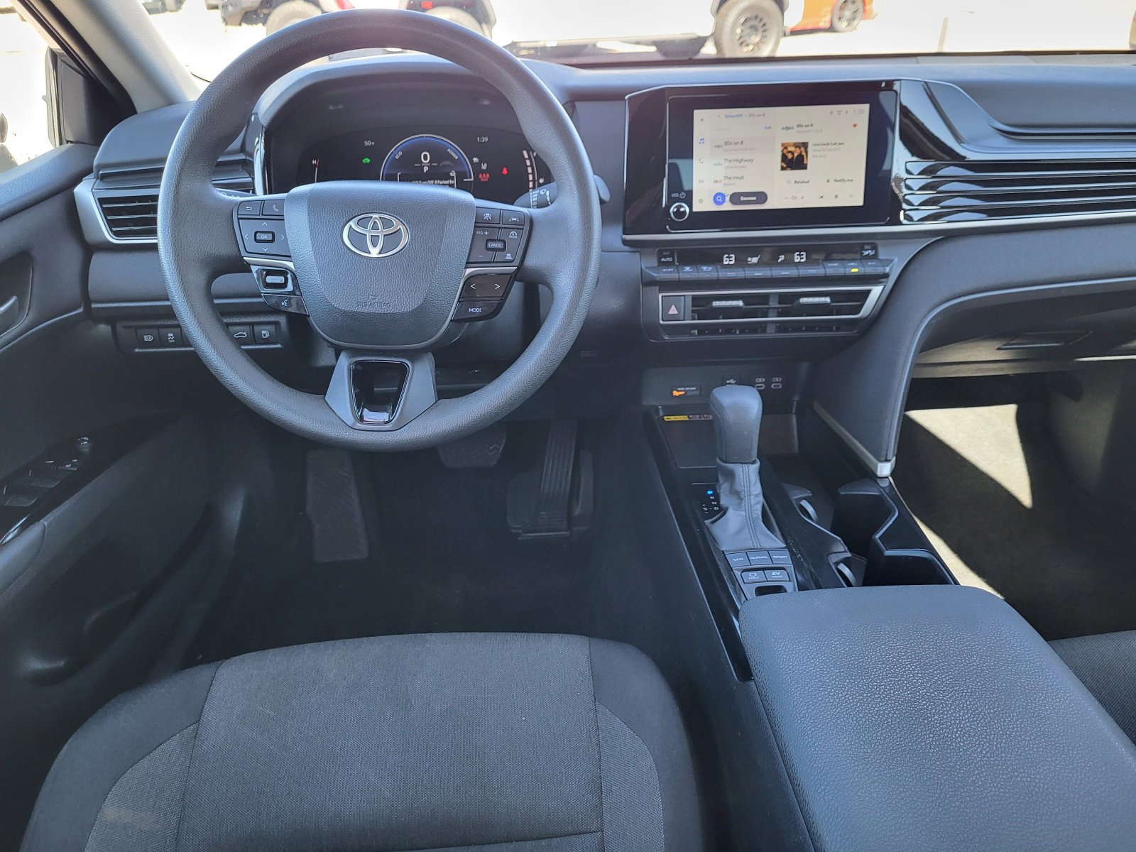 Used 2025 Toyota Camry LE image 18
