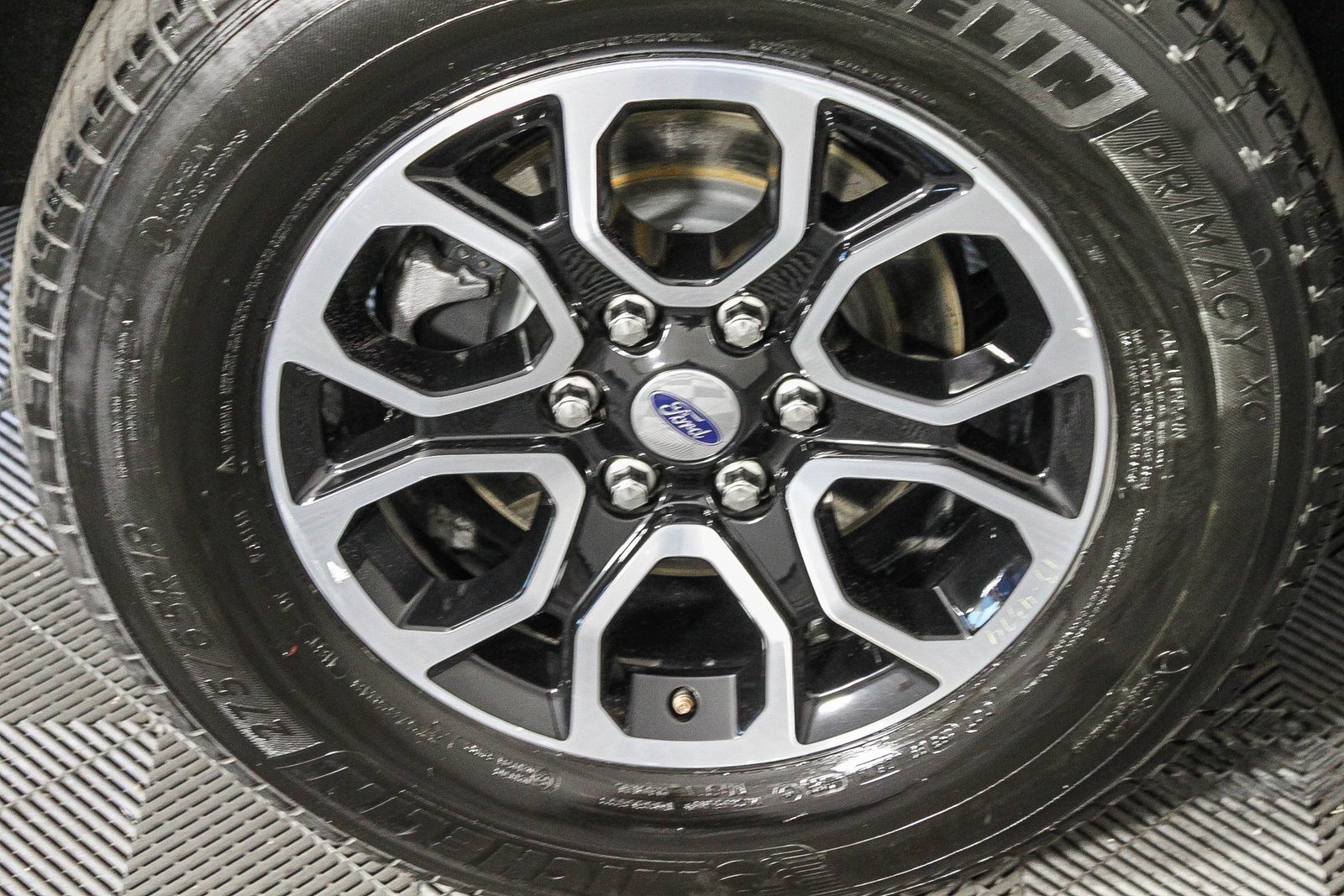 Used 2024 Ford Expedition XLT image 9