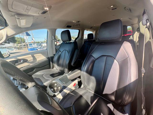 Used 2023 Chrysler Pacifica Touring-L FWD image 18