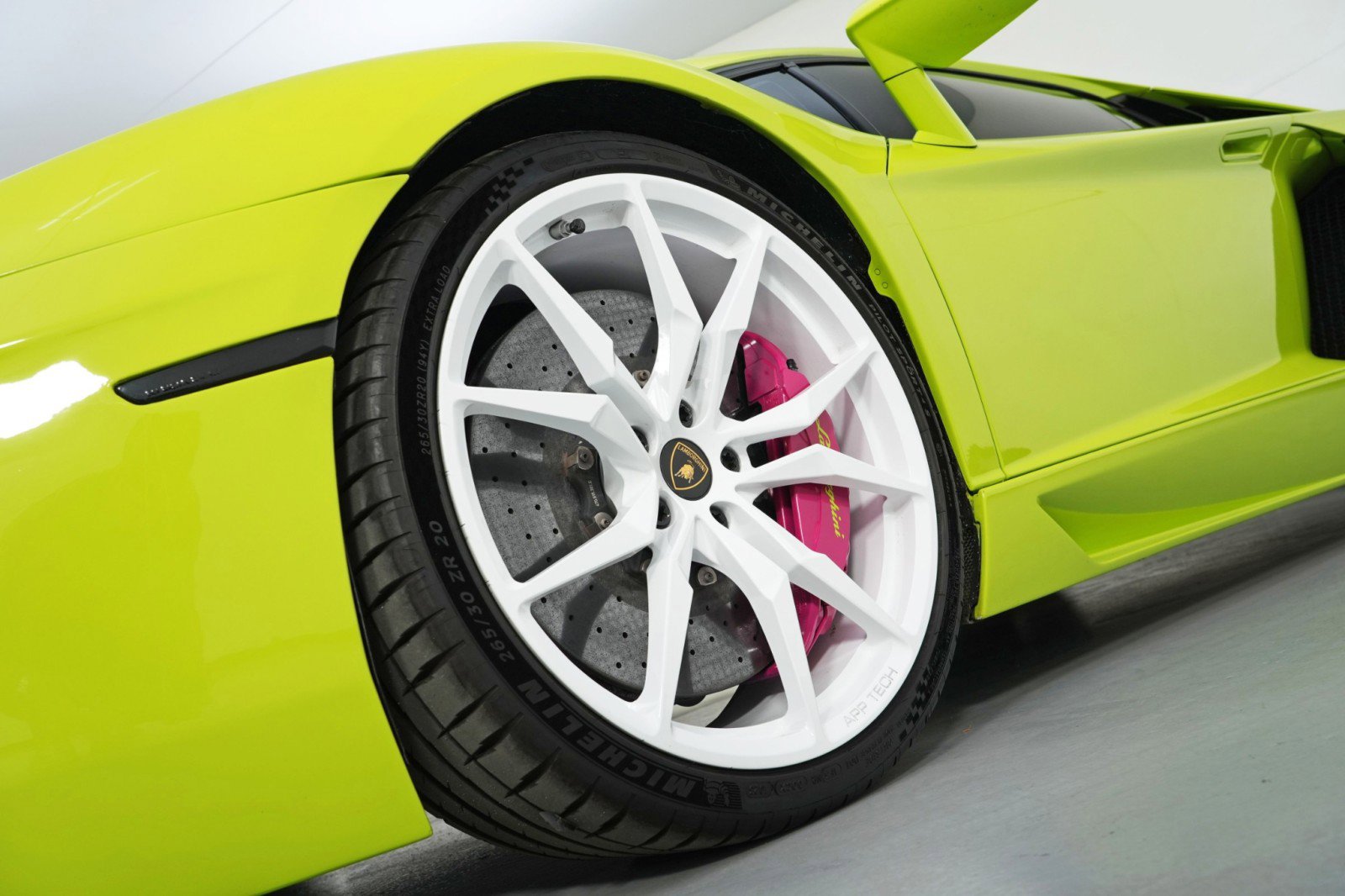 Used 2015 Lamborghini Aventador LP 700-4 image 87