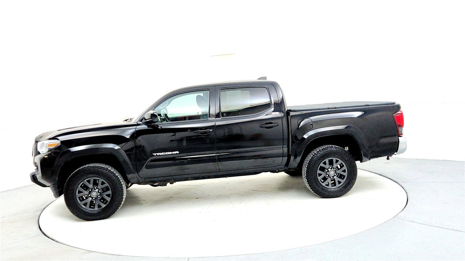 Certified 2021 Toyota Tacoma SR5 image 3