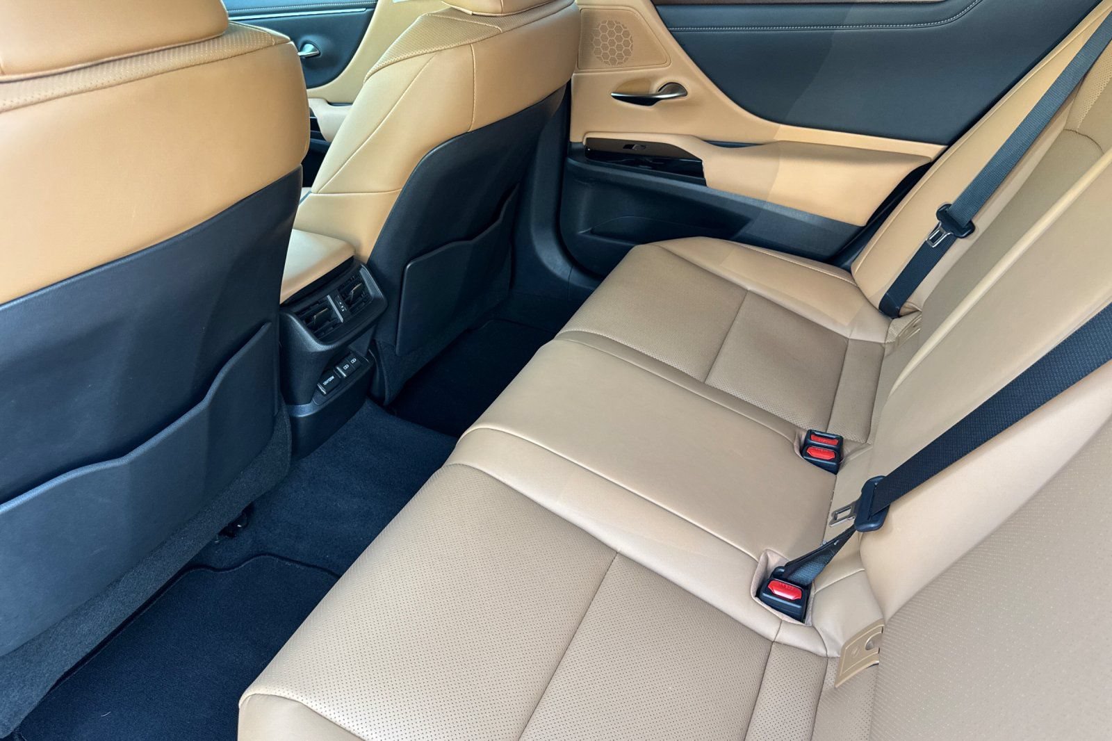Certified 2025 Lexus ES 300h w/ Premium Package FWD image 14