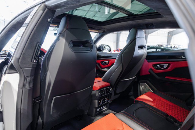 Used 2022 Lamborghini Urus AWD/4WD image 43