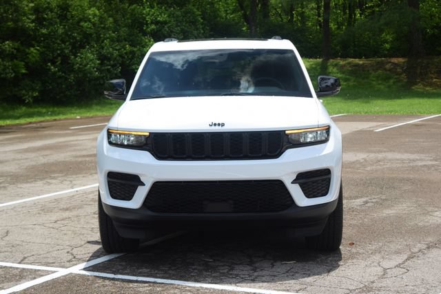 Used 2024 Jeep Grand Cherokee Altitude AWD/4WD image 21