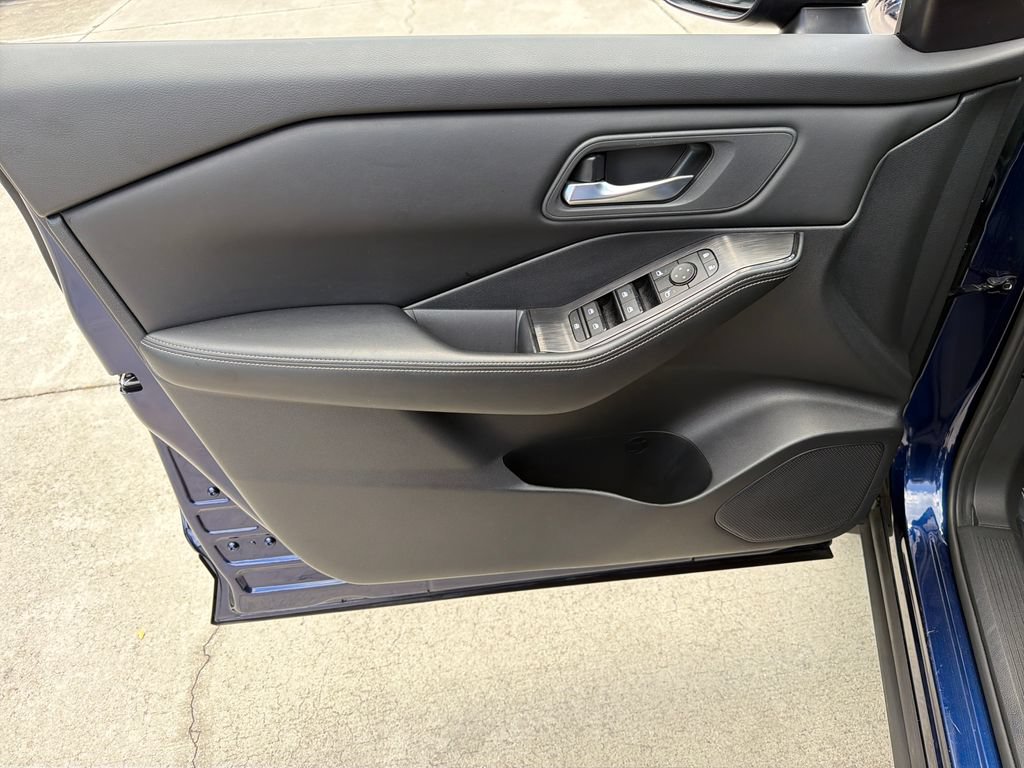 Certified 2024 Nissan Rogue SV FWD image 16