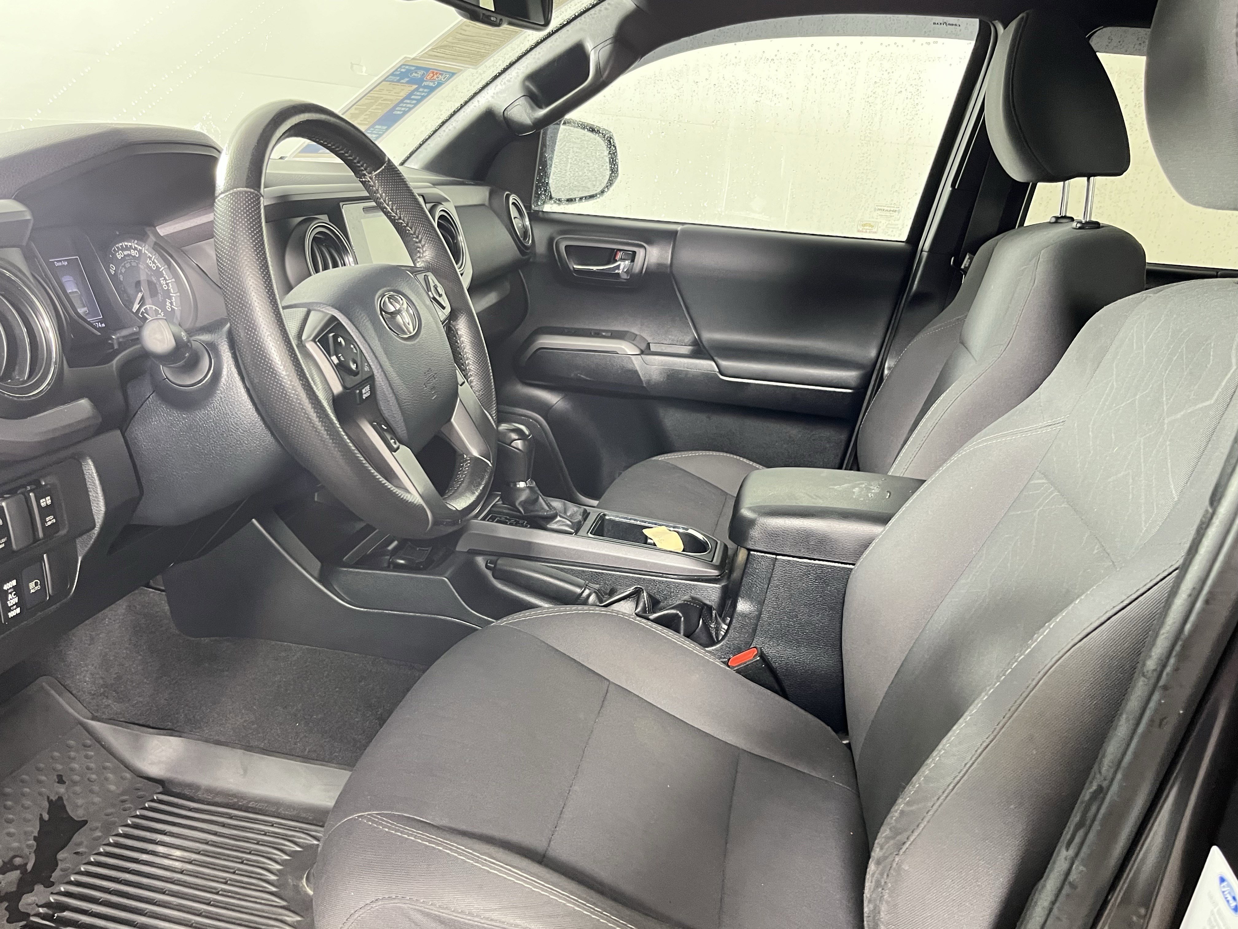 Used 2018 Toyota Tacoma TRD Sport w/ Technology Package image 10