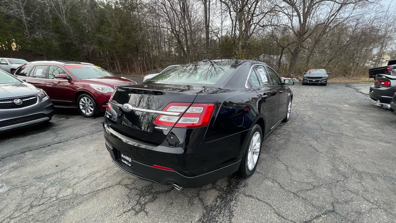 Used 2017 Ford Taurus SE image 8
