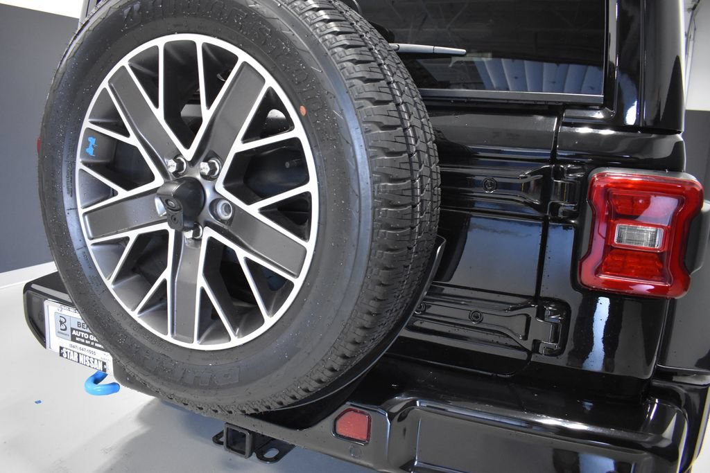 Used 2022 Jeep Wrangler Unlimited Sahara AWD/4WD image 12