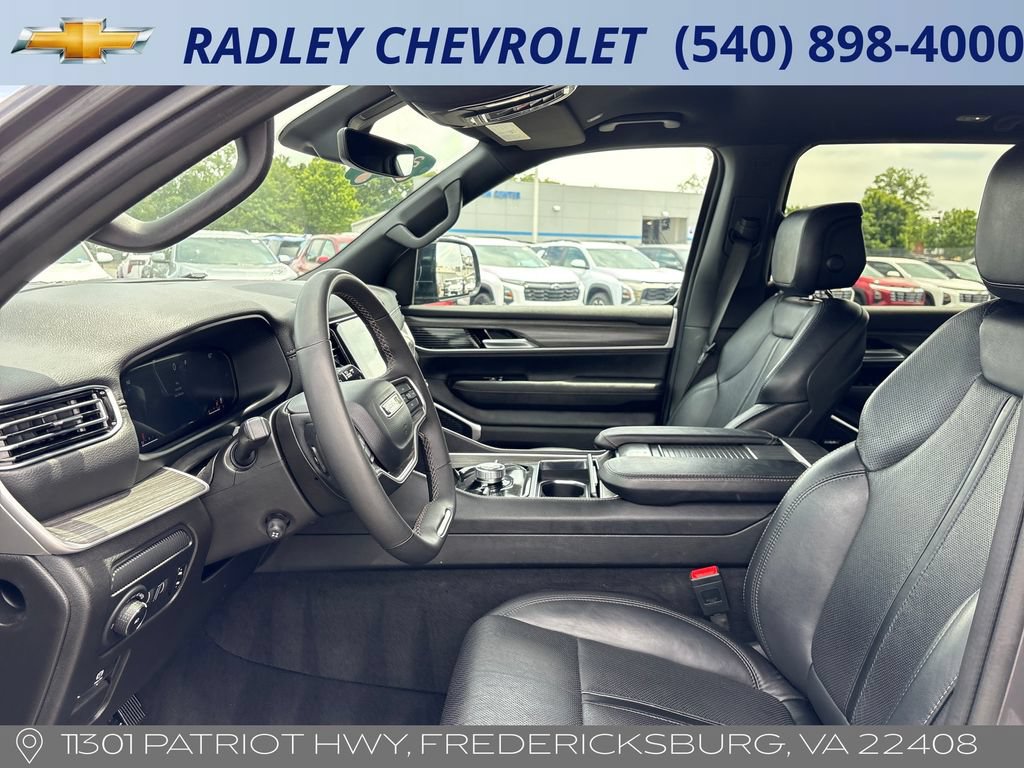 Used 2024 Jeep Wagoneer Series III AWD/4WD image 3