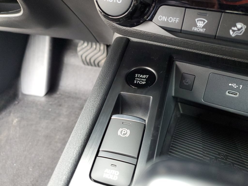 New 2026 Nissan Kicks SV w/ Cold Weather Package FWD image 32