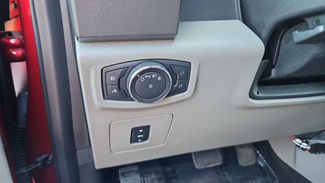 Used 2015 Ford F150 XLT w/ Equipment Group 302A Luxury AWD/4WD image 30