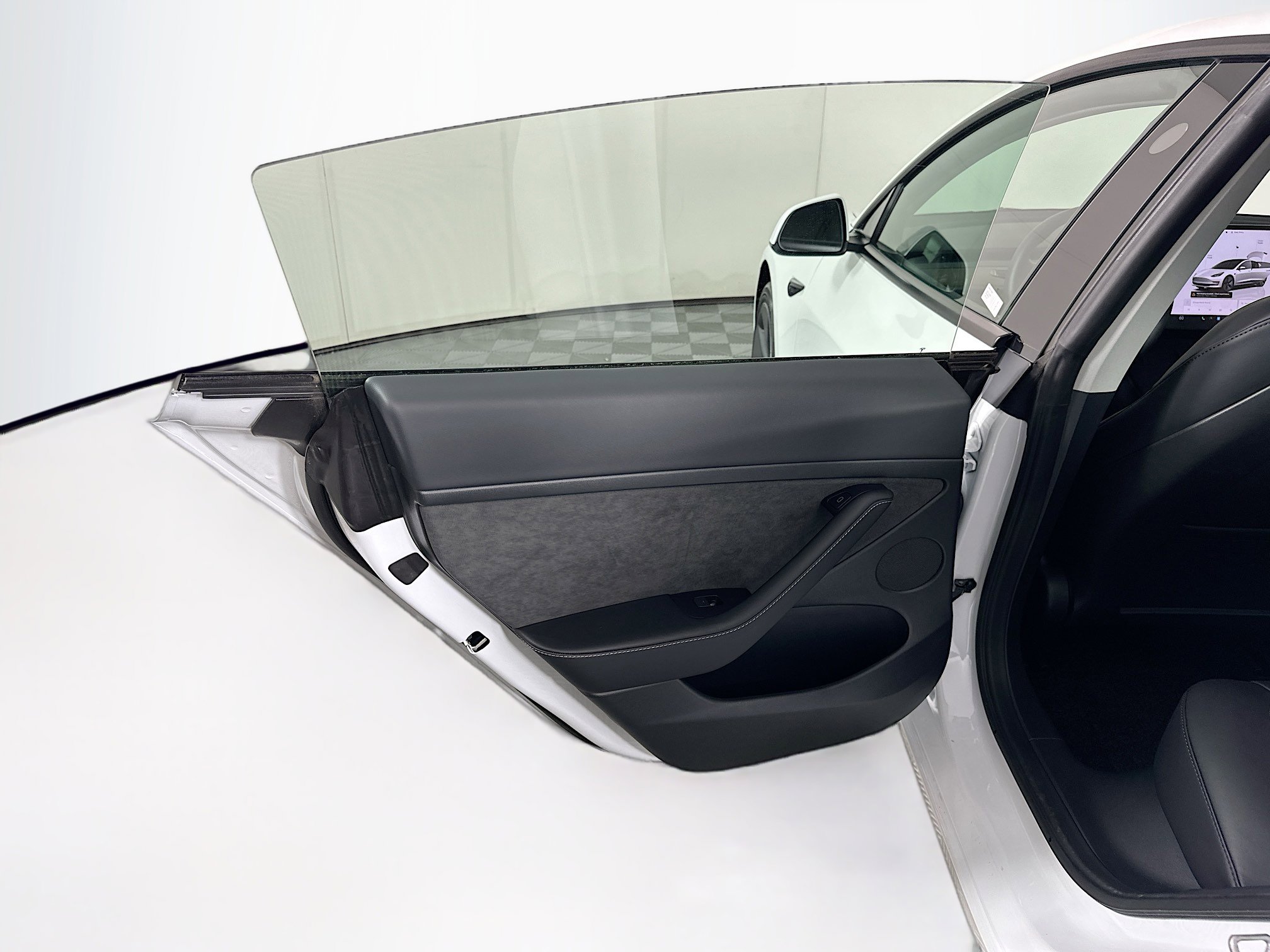 Used 2023 Tesla Model 3 Standard Range image 25