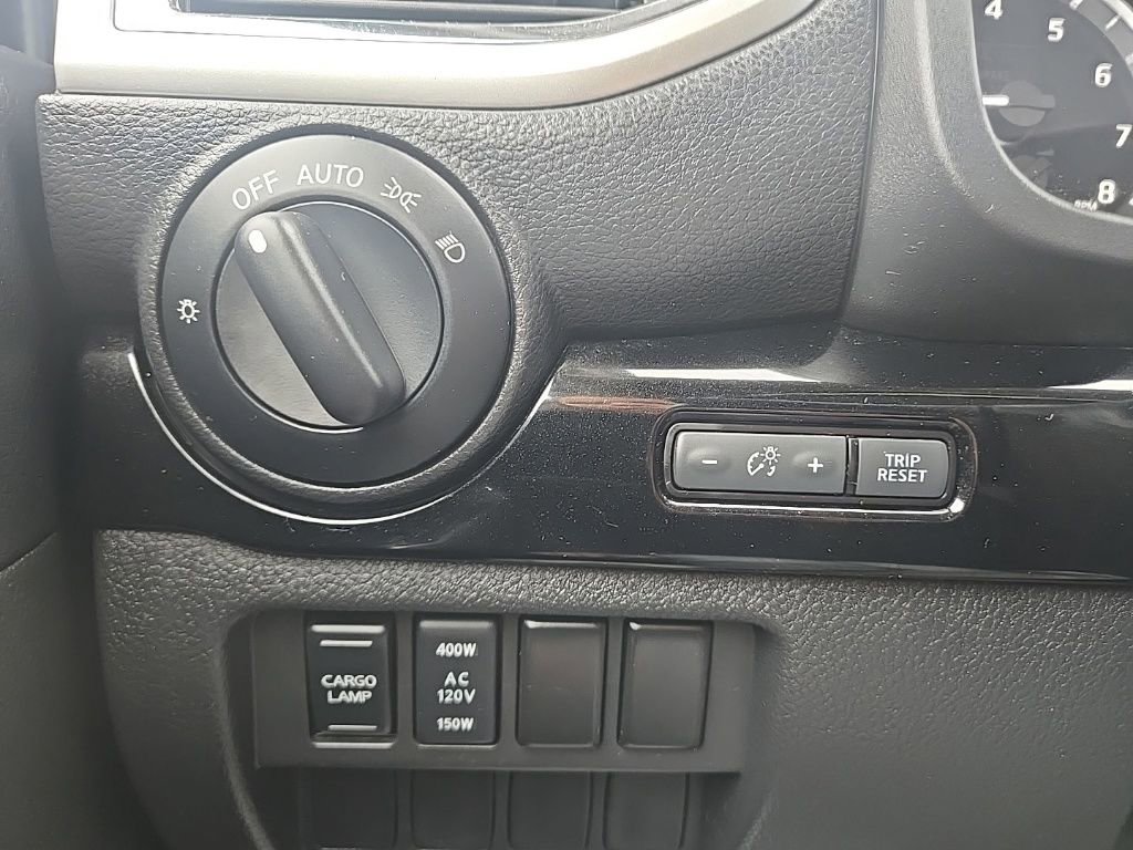 Used 2021 Nissan Titan SV w/ SV Convenience Package AWD/4WD image 14