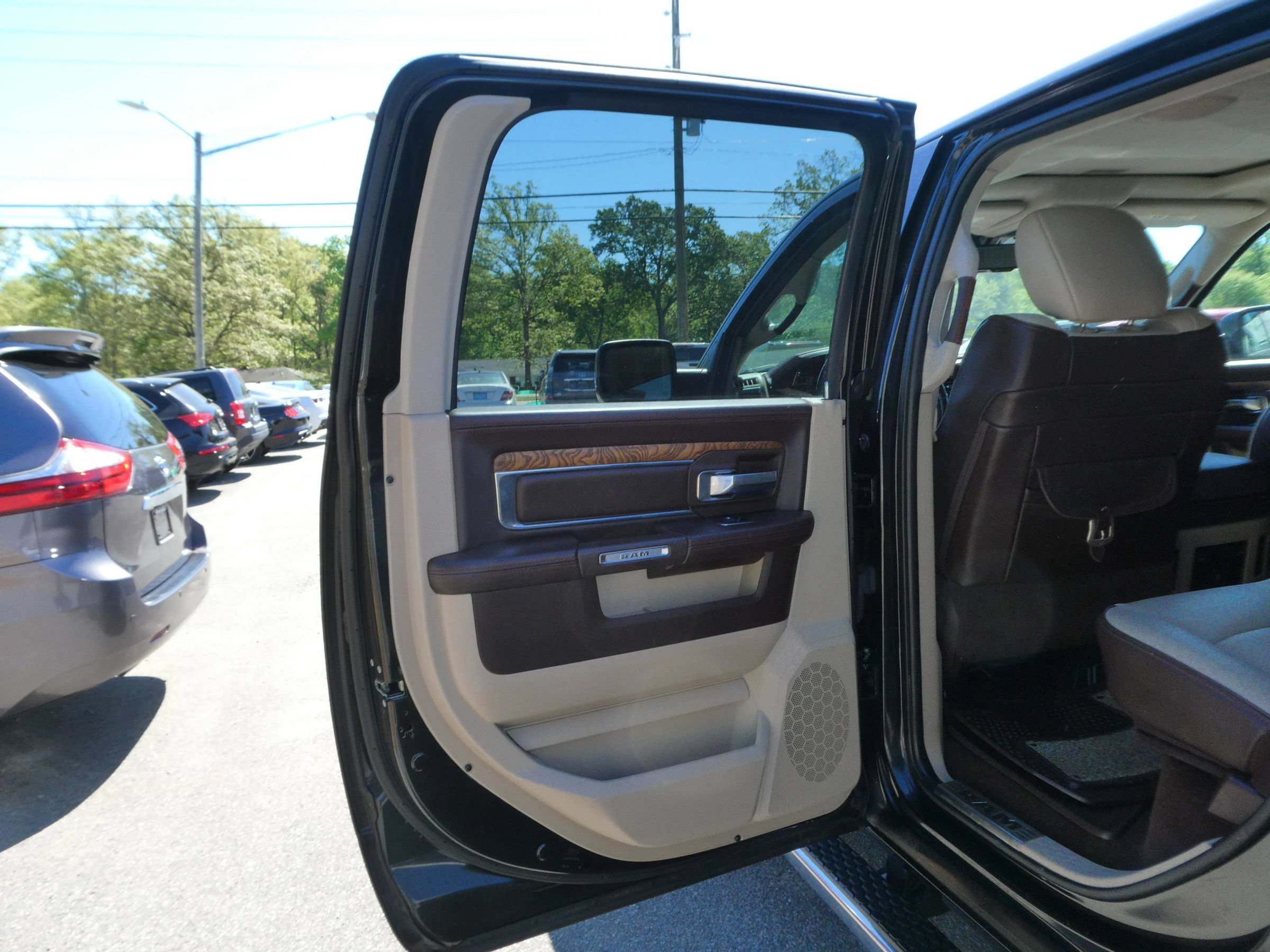 Used 2018 RAM 1500 Laramie Longhorn w/ Longhorn Southfork Package AWD/4WD image 30
