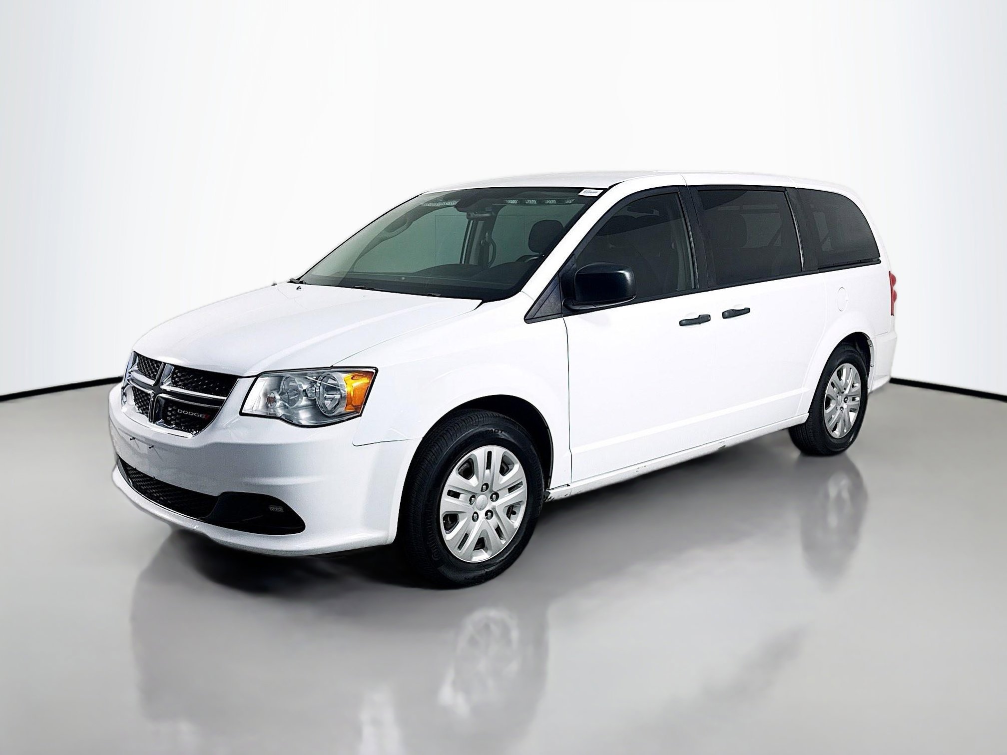 Used 2019 Dodge Grand Caravan SE image 4