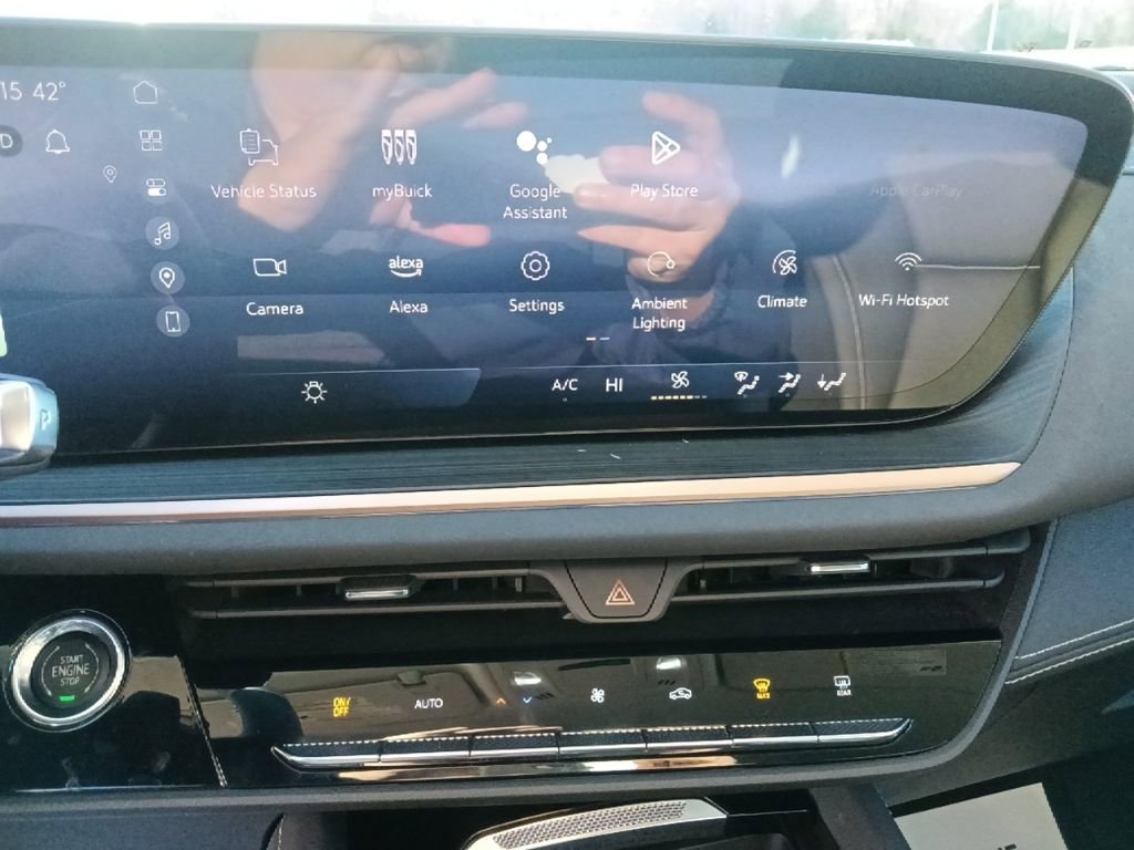 Used 2025 Buick Envision Sport Touring image 21