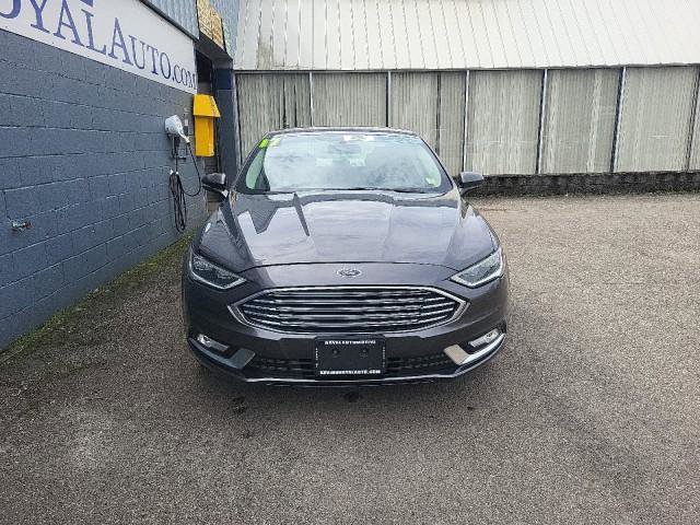 Used 2017 Ford Fusion SE w/ Fusion SE Technology Package image 4