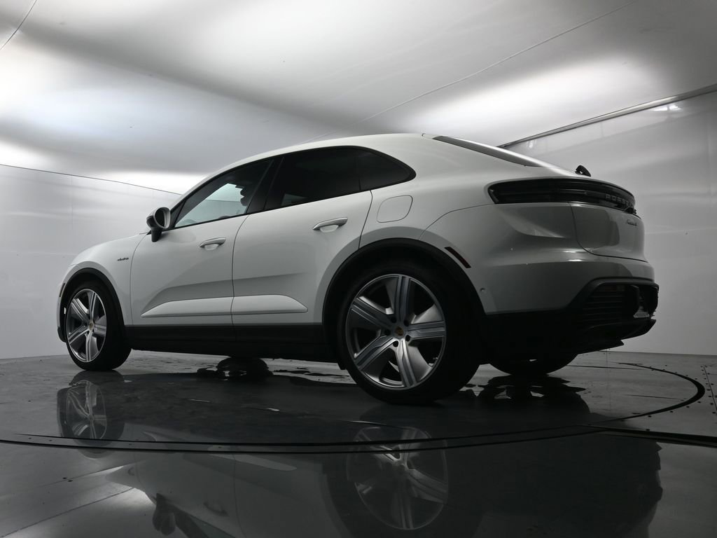 Certified 2025 Porsche Macan 4 Electric image 46