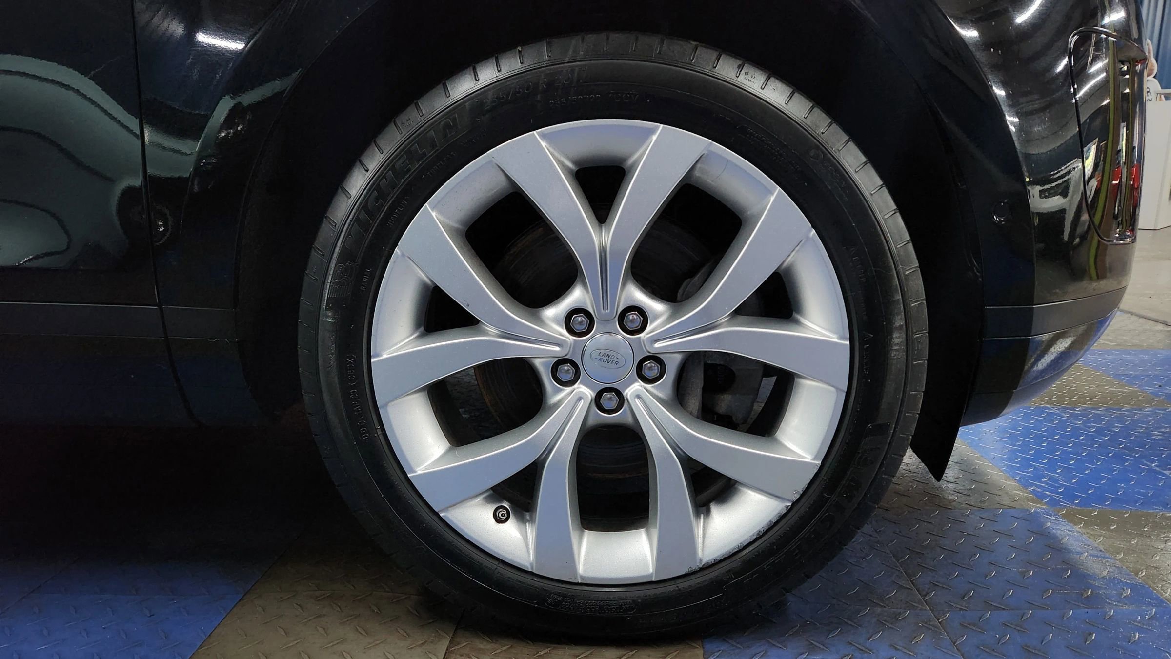 Used 2020 Land Rover Range Rover Evoque SE image 68