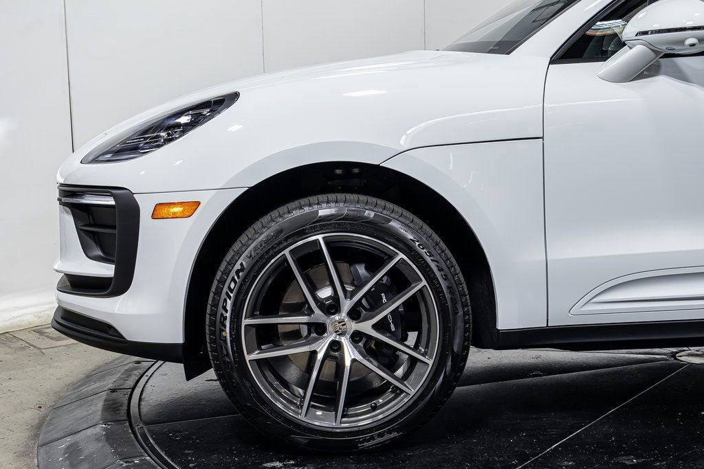 Certified 2025 Porsche Macan AWD/4WD image 20