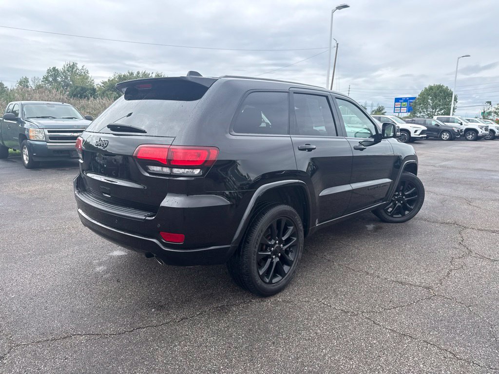 Used 2021 Jeep Grand Cherokee Laredo X AWD/4WD image 5