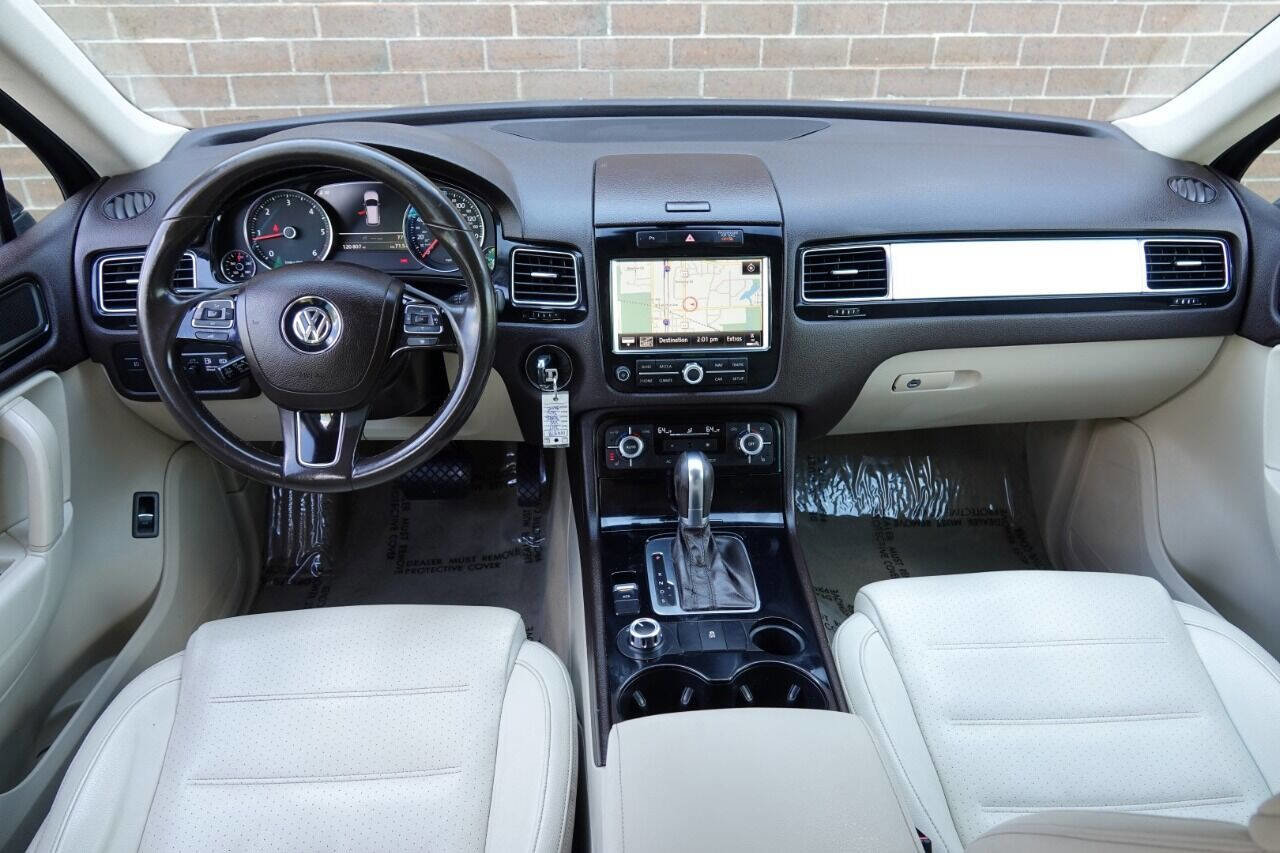 Used 2012 Volkswagen Touareg Sport image 55