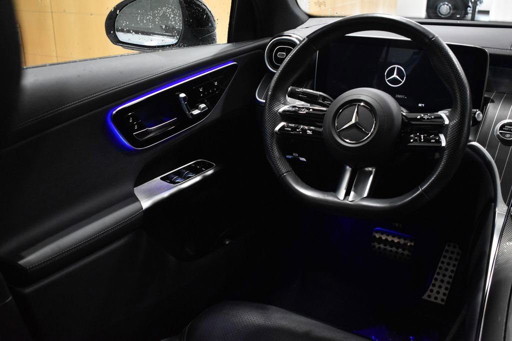 Used 2024 Mercedes-Benz GLC 300 4MATIC image 25