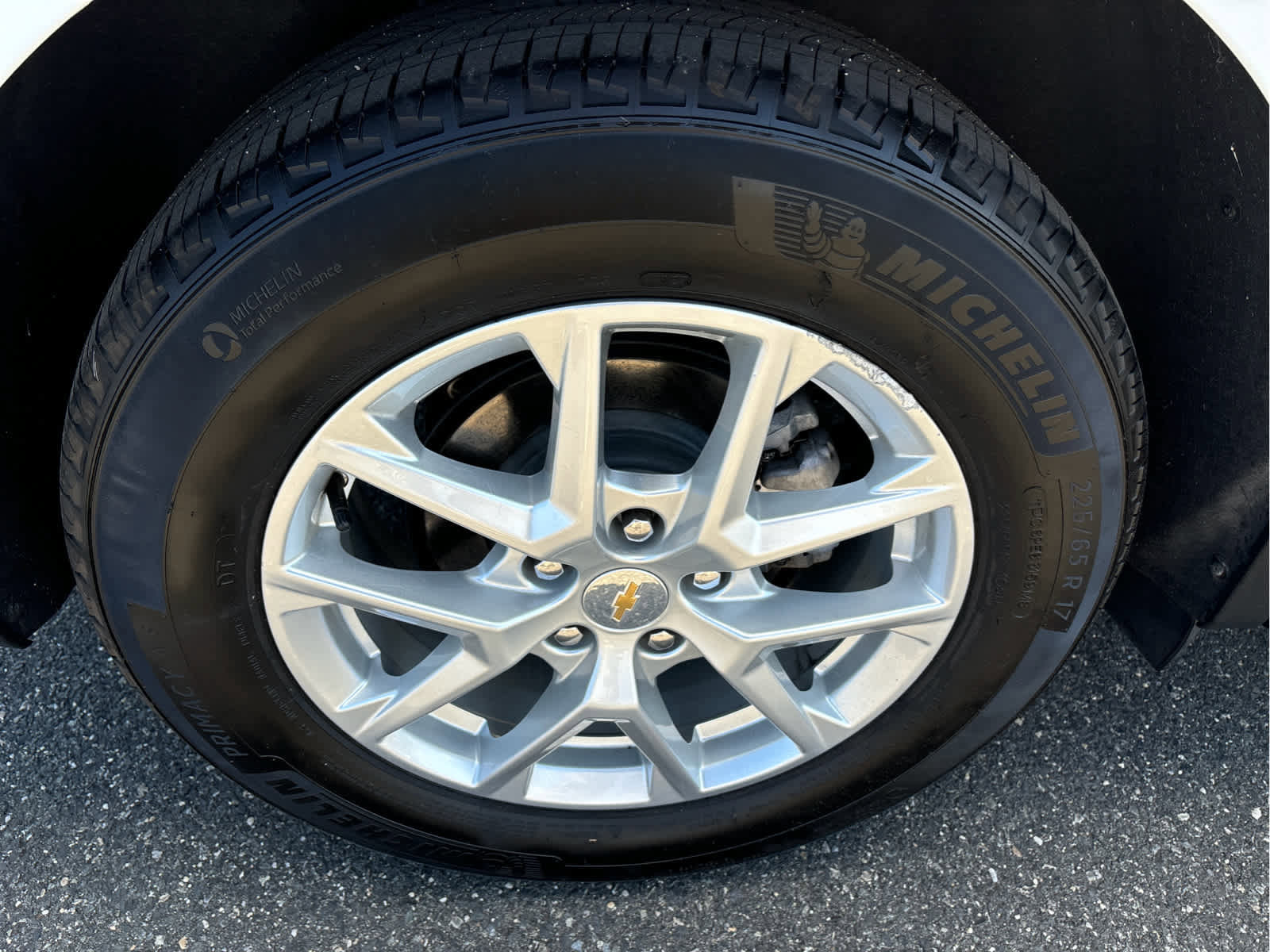 Certified 2024 Chevrolet Equinox LT w/ LPO, Floor Liner Package image 21