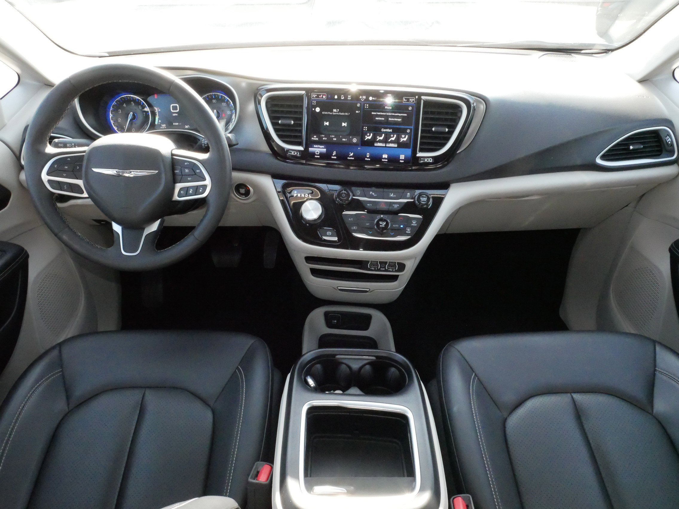 Used 2024 Chrysler Pacifica Touring-L image 10