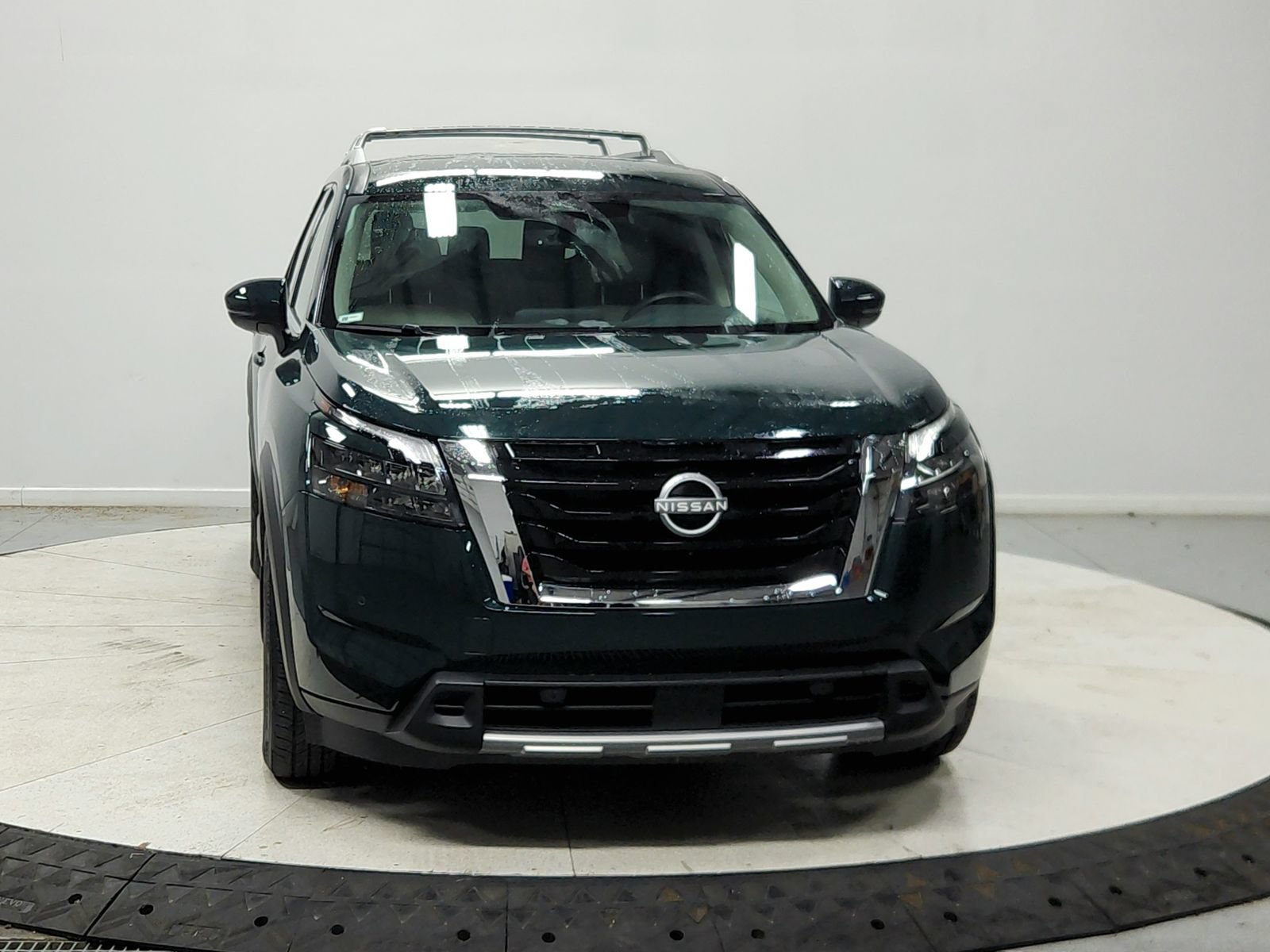 Used 2025 Nissan Pathfinder SL AWD/4WD image 3