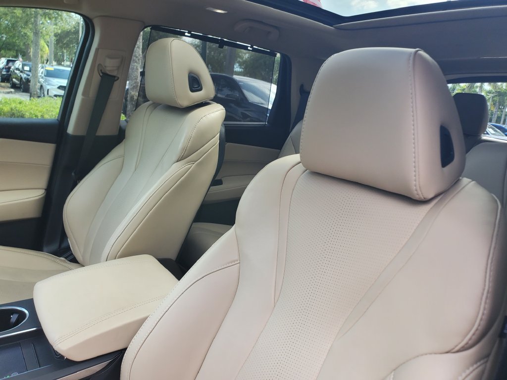 Certified 2025 Acura MDX w/ Technology Package FWD image 18