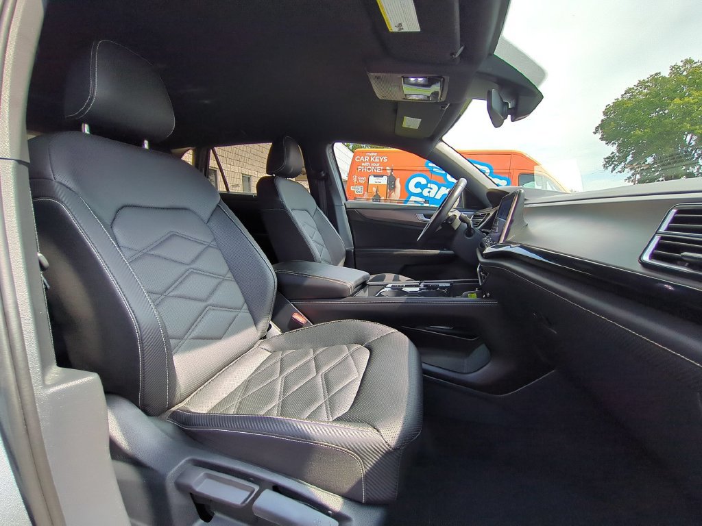 Used 2025 Volkswagen Atlas Cross Sport SE FWD image 27