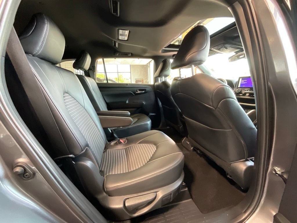 Used 2023 Toyota Highlander XSE AWD/4WD image 20