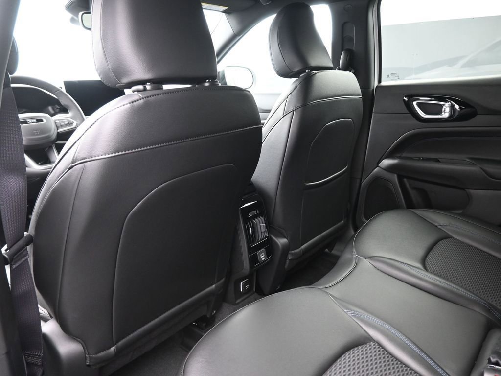 New 2026 Jeep Compass Latitude image 10