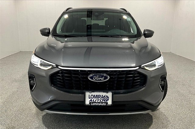 Used 2023 Ford Escape Platinum image 2