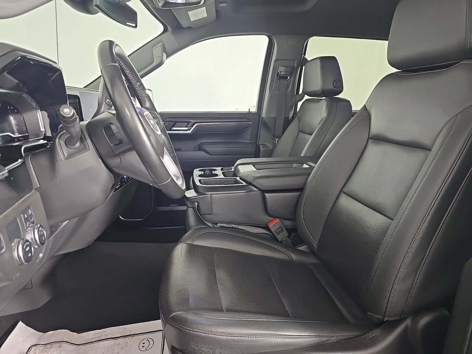 Used 2025 GMC Sierra 1500 SLT RWD image 8