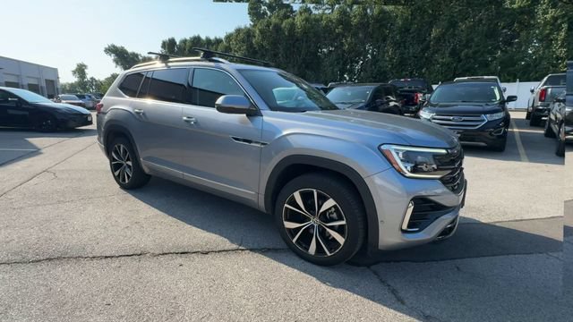 Used 2024 Volkswagen Atlas SEL Premium R-Line AWD/4WD image 2