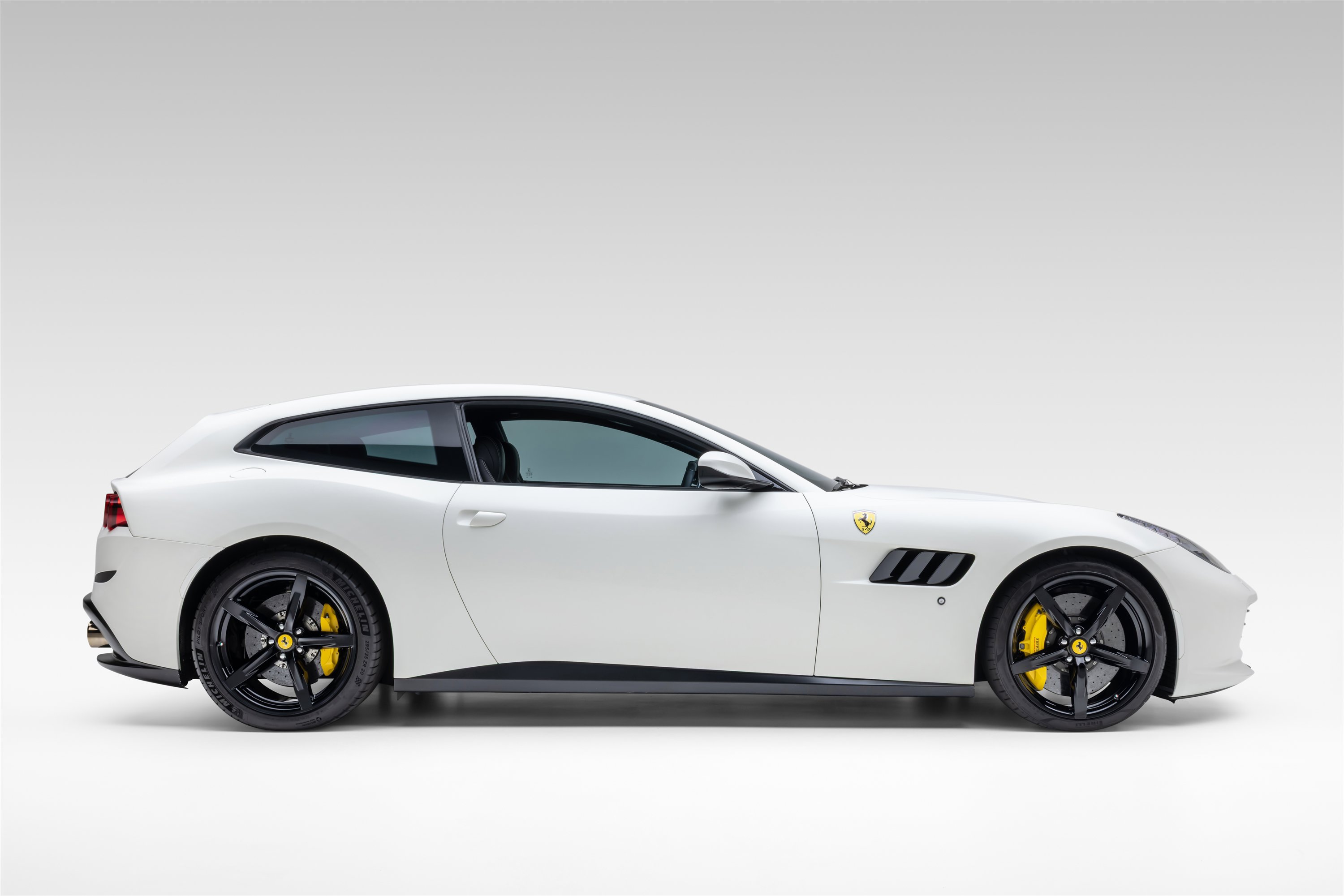 Certified 2017 Ferrari GTC4Lusso AWD/4WD image 5
