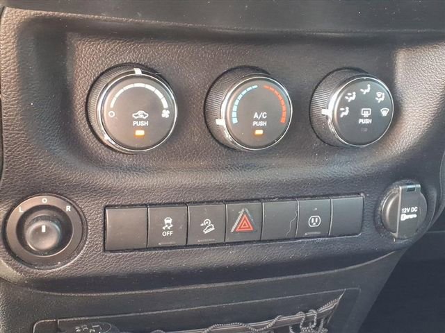 Used 2015 Jeep Wrangler Unlimited Sahara w/ Connectivity Group image 24