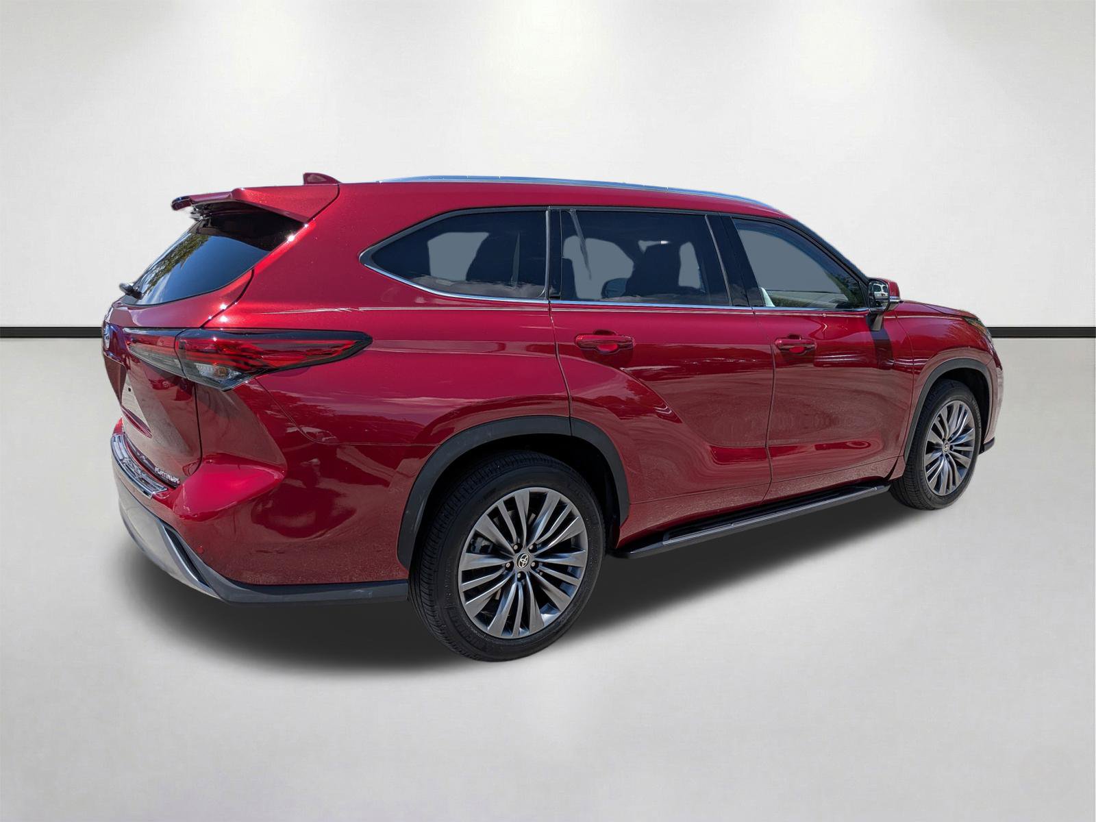 Used 2021 Toyota Highlander Platinum FWD image 4
