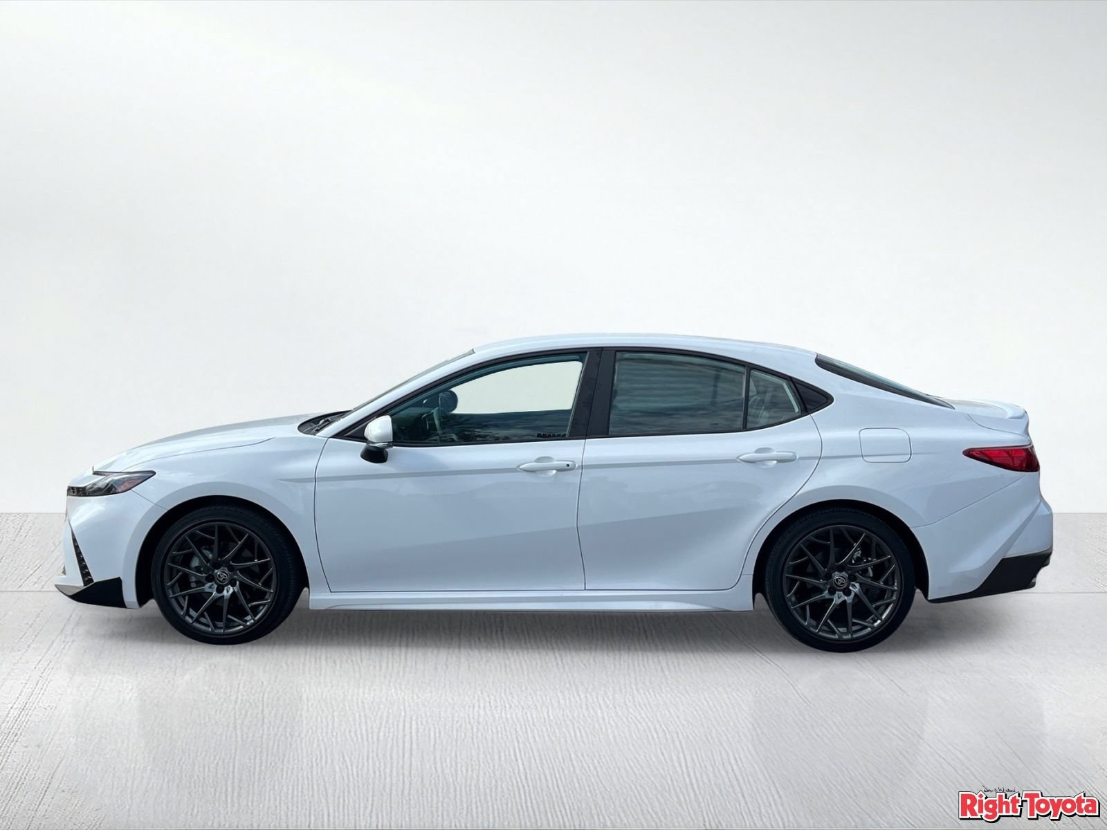 Used 2026 Toyota Camry SE FWD image 4