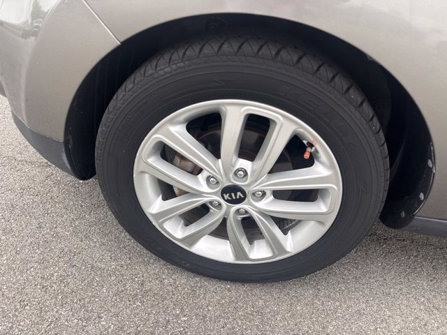 Used 2017 Kia Soul + FWD image 9