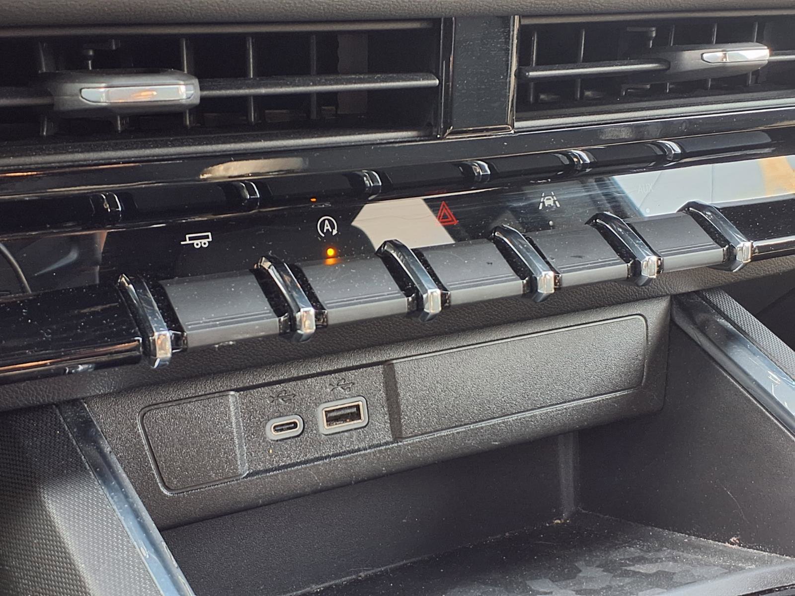 Used 2024 GMC Canyon Elevation w/ Convenience Package image 13