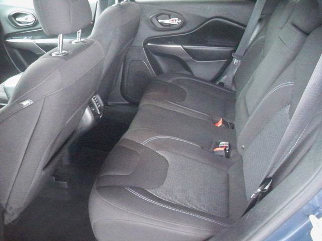 Used 2019 Jeep Cherokee Latitude w/ Cold Weather Group image 5