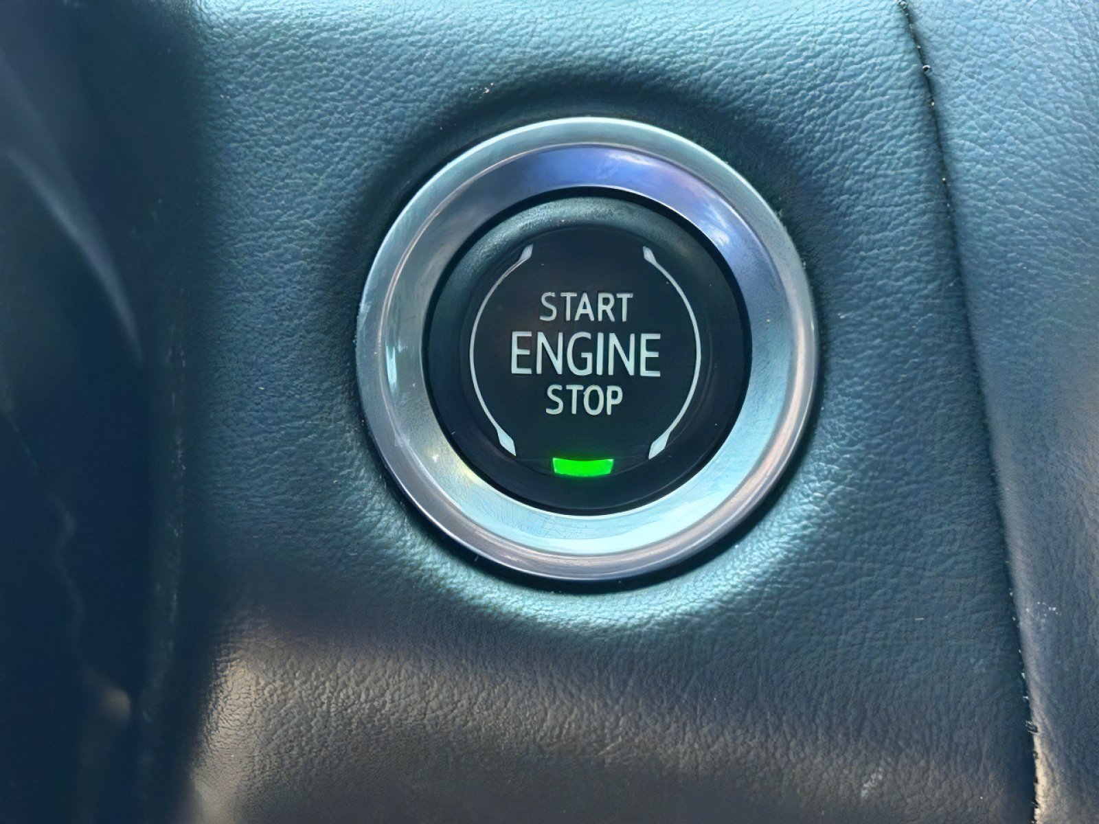 Used 2023 Chevrolet Suburban Premier AWD/4WD image 31