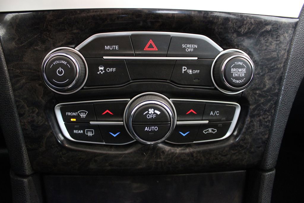 Used 2023 Chrysler 300 Touring L w/ Popular Equipment Group image 7