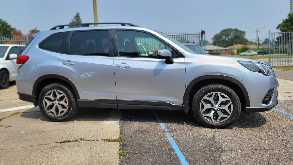Used 2023 Subaru Forester Premium image 7