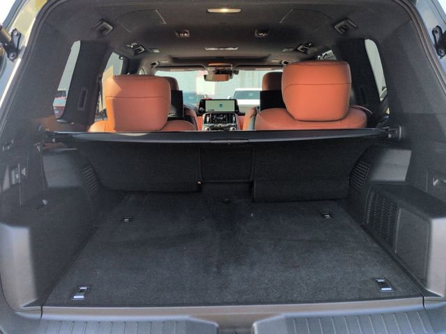 Used 2025 Lexus LX 700h Ultra Luxury AWD/4WD image 28