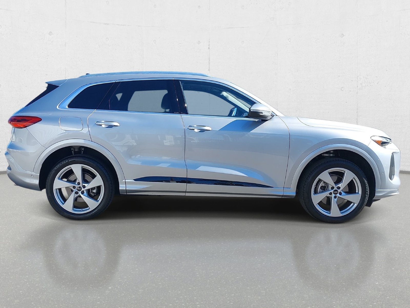 Certified 2025 Audi Q5 Premium w/ Premium Plus AWD/4WD image 4
